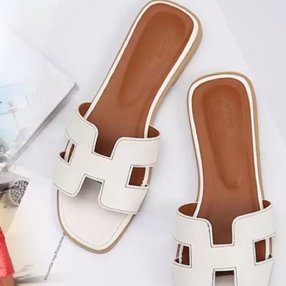 New Iconic Cut-Out Silhouette Sandals - Picture 3 of 8